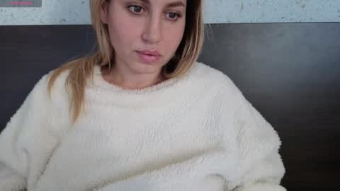 Snapshot of mollyforyou chatting on December 16, 2025, 9:47 am Nica follow me online show from December 16, 2025, 9:47 am