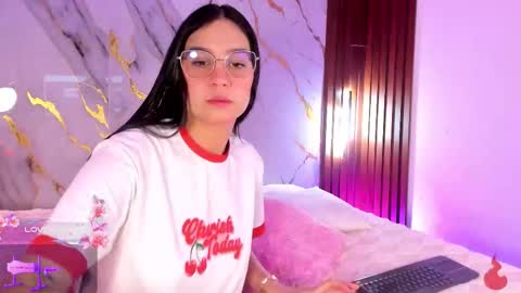 Snapshot of mollylewis18 chatting on February 24, 2026, 8:18 pm New girl Emily Valentina Michelle online show from February 24, 2026, 8:18 pm