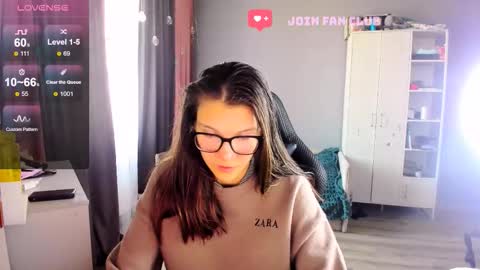 Snapshot of mollylollipop20 chatting on September 19, 2025, 4:03 am KIRA online show from September 19, 2025, 4:03 am