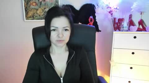 Snapshot of mollymoon40 chatting on February 16, 2026, 7:26 am Molly online show from February 16, 2026, 7:26 am