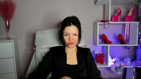 Snapshot of mollymoon40 chatting on April 14, 2026, 6:52 am Molly online show from April 14, 2026, 6:52 am