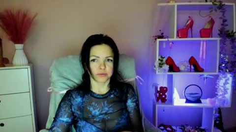 Snapshot of mollymoon40 chatting on April 16, 2026, 6:36 am Molly online show from April 16, 2026, 6:36 am