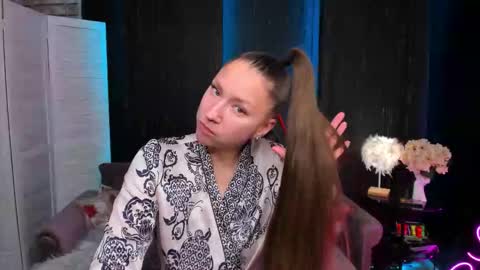 hi im Molly heregreat boobs big heart  warm pussy  online show from November 22, 2025, 12:53 am