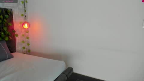 Snapshot of mollyrosse1 chatting on November 7, 2025, 6:30 pm mollyrosse1 online show from November 7, 2025, 6:30 pm