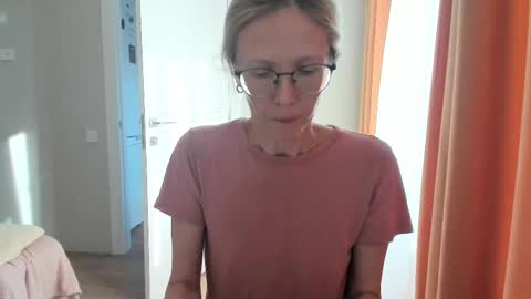 AngelMomm online show from September 26, 2025, 5:00 am