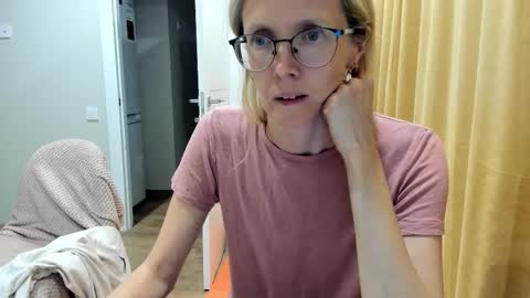AngelMomm online show from September 26, 2025, 5:06 pm