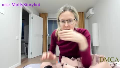 AngelMomm online show from April 20, 2026, 4:43 pm