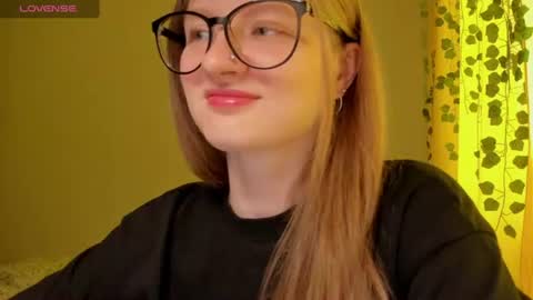 Snapshot of mollytucker chatting on June 11, 2026, 1:53 pm mollytucker online show from June 11, 2026, 1:53 pm