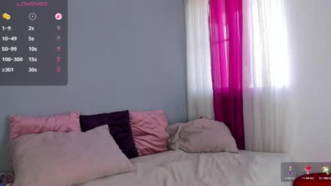 Snapshot of mollyybloom chatting on May 1, 2026, 2:43 pm Molly online show from May 1, 2026, 2:43 pm