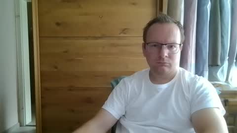 molnarzsolt online show from October 1, 2025, 8:42 am