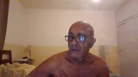 moment71200 online show from November 7, 2025, 7:14 pm