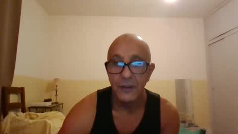 moment71200 online show from November 12, 2025, 4:51 pm