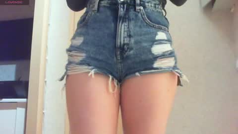 Snapshot of momentbeforedown chatting on November 23, 2025, 12:49 pm Hailey online show from November 23, 2025, 12:49 pm