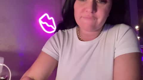 Snapshot of momiyaa chatting on January 5, 2026, 5:27 pm Rihanna online show from January 5, 2026, 5:27 pm