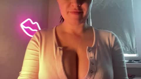 Snapshot of momiyaa chatting on January 8, 2026, 5:10 am Rihanna online show from January 8, 2026, 5:10 am