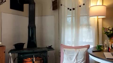 Snapshot of mommamia12 chatting on November 21, 2025, 1:54 pm Mia online show from November 21, 2025, 1:54 pm