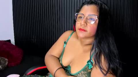 Snapshot of mommy_huge_ass chatting on July 31, 2026, 1:21 pm Victoria online show from July 31, 2026, 1:21 pm