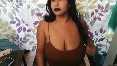 Snapshot of mommybubbles chatting on November 15, 2025, 7:43 pm Mommy bubbles online show from November 15, 2025, 7:43 pm
