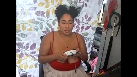 Snapshot of mommybubbles chatting on November 28, 2025, 4:42 pm Mommy bubbles online show from November 28, 2025, 4:42 pm