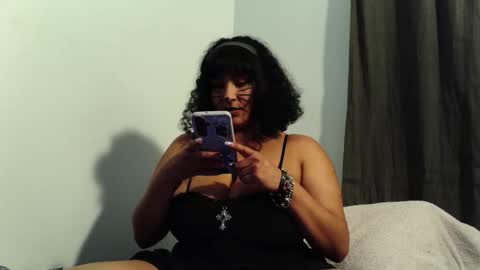 Snapshot of mommybubbles chatting on February 1, 2026, 1:04 am Mommy bubbles online show from February 1, 2026, 1:04 am
