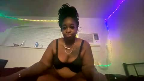 Snapshot of mommybud07 chatting on July 4, 2026, 6:19 am THiKKUMZ online show from July 4, 2026, 6:19 am