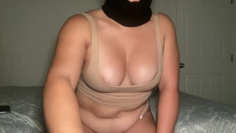 Snapshot of mommygoddess03 chatting on September 16, 2025, 4:35 am mommygoddess03 online show from September 16, 2025, 4:35 am