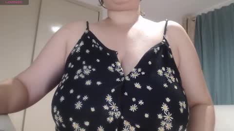 Daphne  online show from November 15, 2025, 9:43 pm