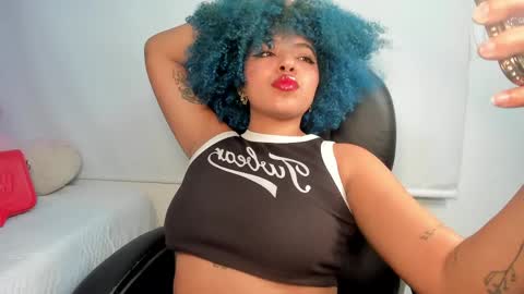 Momo  online show from April 10, 2026, 4:06 am