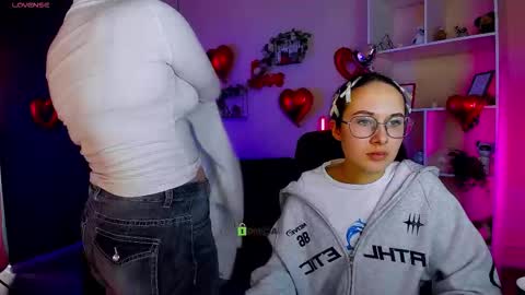 Snapshot of mona_cloud chatting on February 17, 2026, 8:26 pm Mona online show from February 17, 2026, 8:26 pm