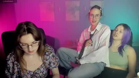 Snapshot of mona_cloud chatting on February 19, 2026, 8:27 pm Mona online show from February 19, 2026, 8:27 pm