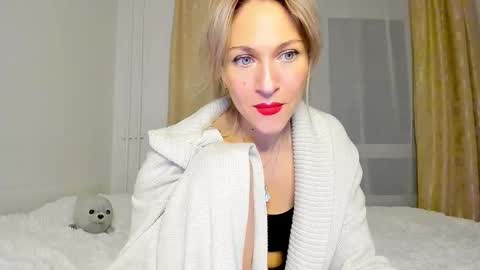 Mona online show from March 10, 2025, 8:12 pm