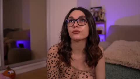 Mona Lisss online show from November 16, 2025, 1:28 pm