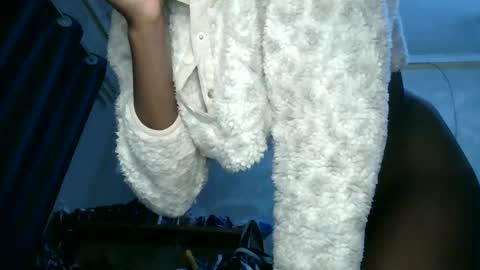 mona online show from December 16, 2025, 4:06 am