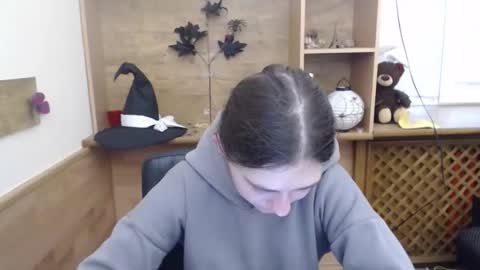 Snapshot of monakali chatting on December 1, 2025, 7:35 am monakali online show from December 1, 2025, 7:35 am