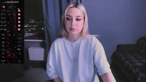 Snapshot of monalauu chatting on January 16, 2026, 5:44 am online show from January 16, 2026, 5:44 am