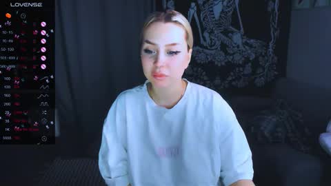 Snapshot of monalauu chatting on February 8, 2026, 3:37 pm online show from February 8, 2026, 3:37 pm