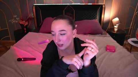 Snapshot of monamourrrr chatting on September 16, 2025, 6:53 pm Taina online show from September 16, 2025, 6:53 pm