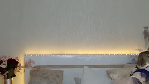 Monaxxx  online show from December 25, 2024, 12:15 pm