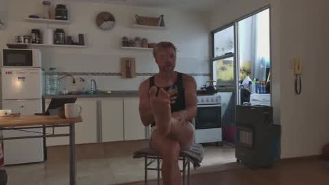 Snapshot of mondolorian chatting on January 1, 2025, 12:55 pm Mondolorian online show from January 1, 2025, 12:55 pm