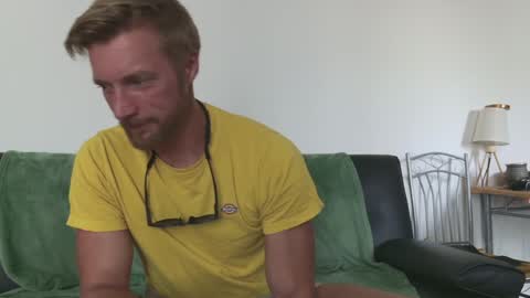 Snapshot of mondolorian chatting on January 2, 2025, 10:33 pm Mondolorian online show from January 2, 2025, 10:33 pm