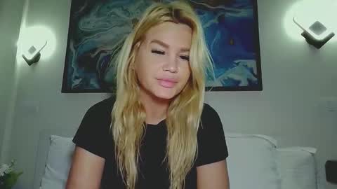 Snapshot of moni_ chatting on January 14, 2026, 3:56 am Monica online show from January 14, 2026, 3:56 am