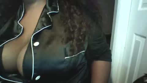 Snapshot of moni_simone chatting on October 21, 2025, 3:18 am moni_simone online show from October 21, 2025, 3:18 am