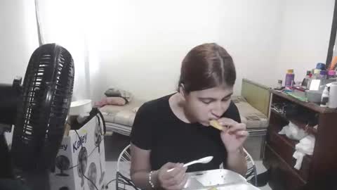 Snapshot of monica_spear40 chatting on January 9, 2026, 6:31 pm evi online show from January 9, 2026, 6:31 pm