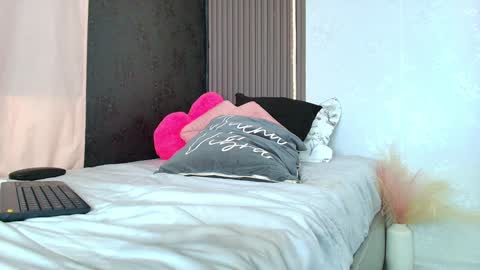 Snapshot of monicaflower chatting on February 8, 2025, 1:22 pm Kiim online show from February 8, 2025, 1:22 pm