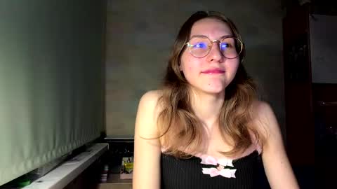 Mia online show from June 8, 2026, 6:19 pm
