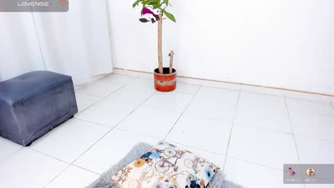 monikk__harrison online show from October 4, 2025, 11:19 am