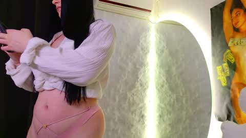 Snapshot of monique_a chatting on November 24, 2025, 6:24 am Ask me online show from November 24, 2025, 6:24 am