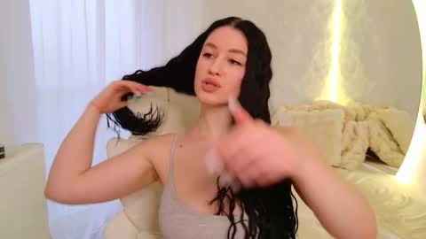 Snapshot of monique_a chatting on December 18, 2025, 7:58 am Ask me online show from December 18, 2025, 7:58 am