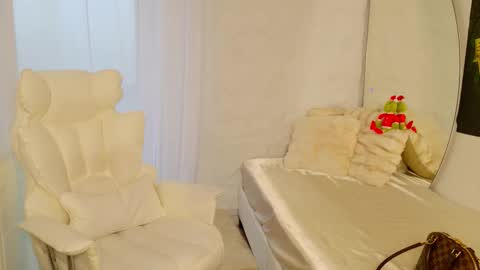 Snapshot of monique_a chatting on January 5, 2026, 5:27 pm Ask me online show from January 5, 2026, 5:27 pm