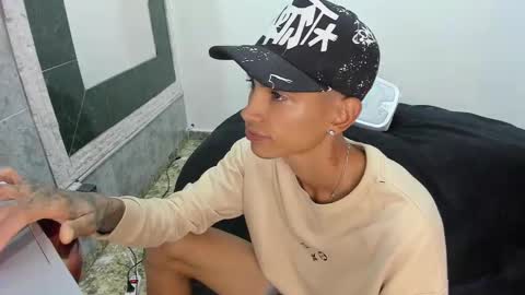 monkeyd_66 online show from February 10, 2025, 12:29 pm